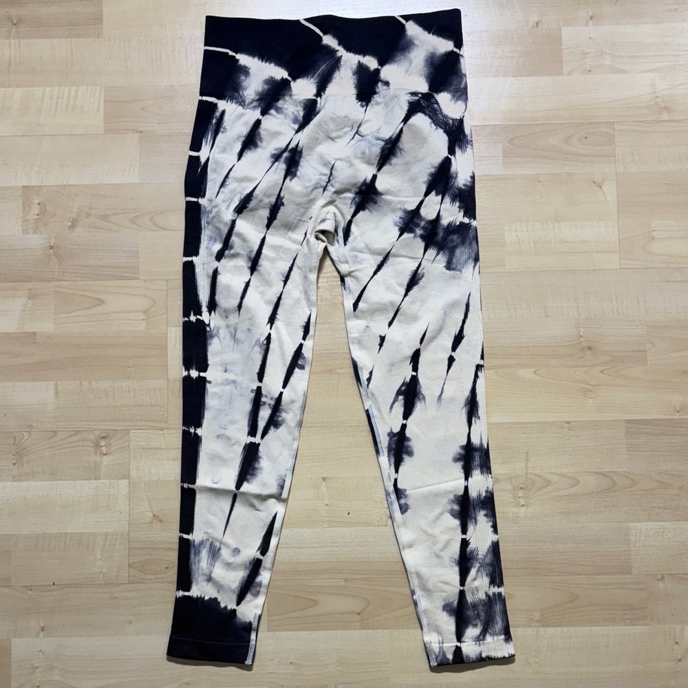 Women's Tie-Dye Leggings - Black and Cream